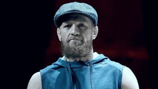 Конор Макгрегор экс-чемпион UFC