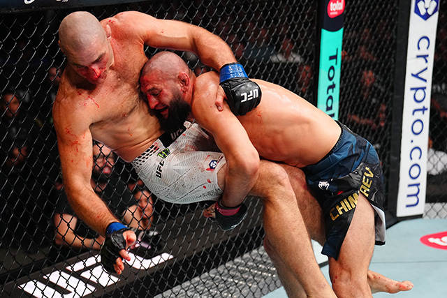 Дрикус дю Плесси не верит в оправдание Чимаева по поводу сгонки веса после UFC 328